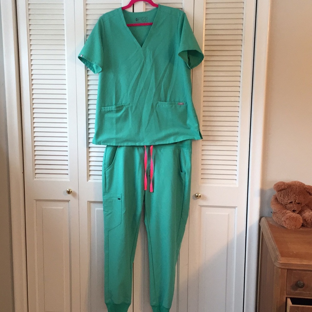 Seasonal color figs size large. Surgical green